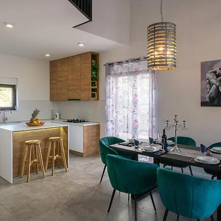 Aspera Villa *